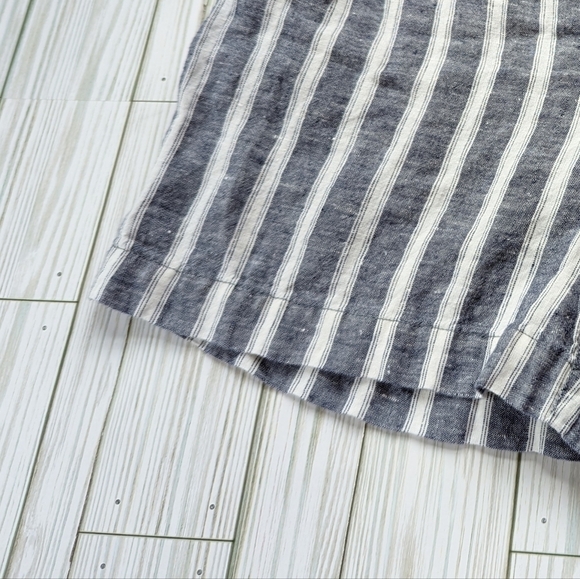 Christian Siriano Preppy Striped Linen Shorts in Blue and White Size Medium - Picture 7 of 7